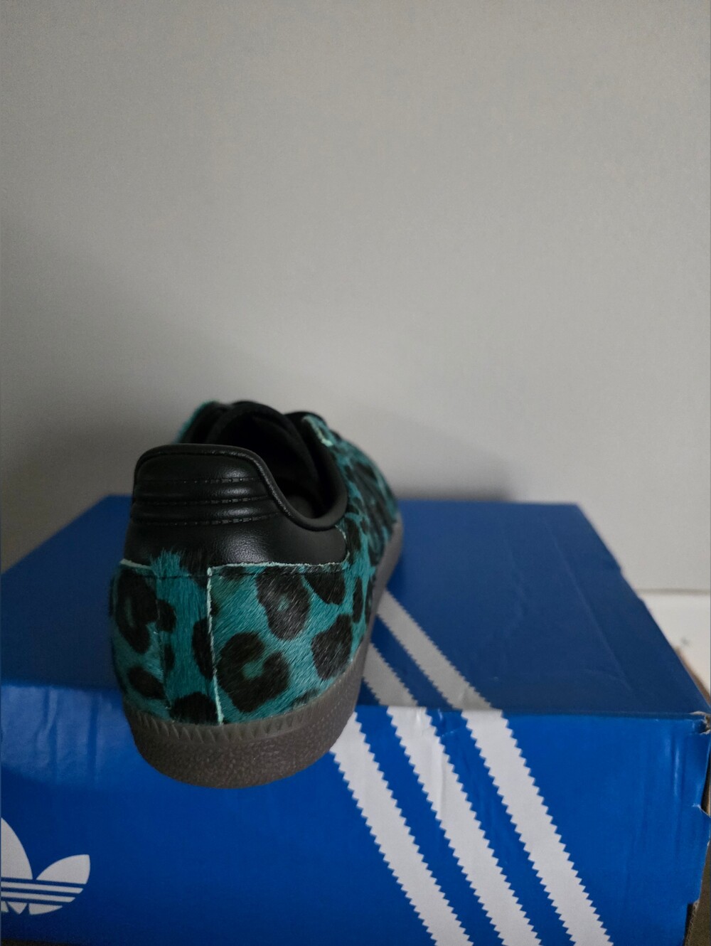 Adidas OG Samba Semi Screaming Green Core Black Gold Women Size 7 new with box - Picture 4 of 8
